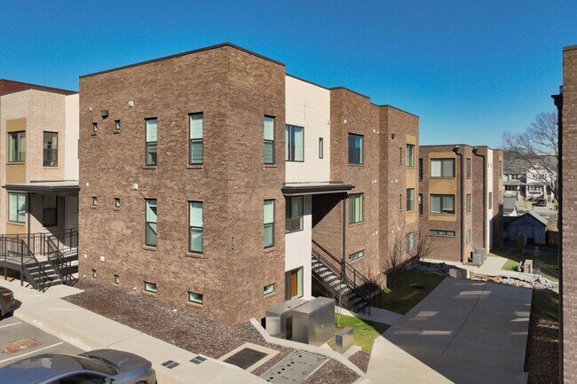 Building Photo - **2022-BUILT CONDO IN THE HEART OF WEDGEWOOD-HOUSTON WALKING DISTANCE TO GEODIS PARK**