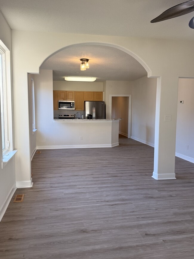 Building Photo - 407 16th St