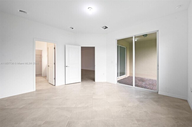 Building Photo - 2616 Vine Ave