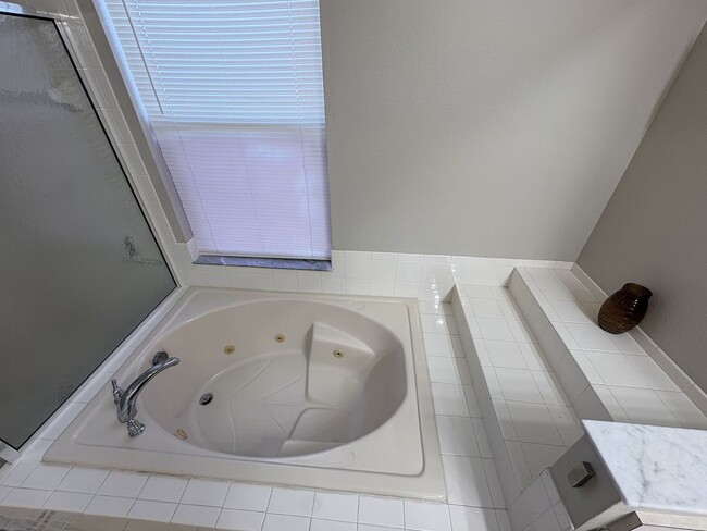 Building Photo - Florida Living Starts Here — Gated, Single-Story, Move-In Ready May 1!