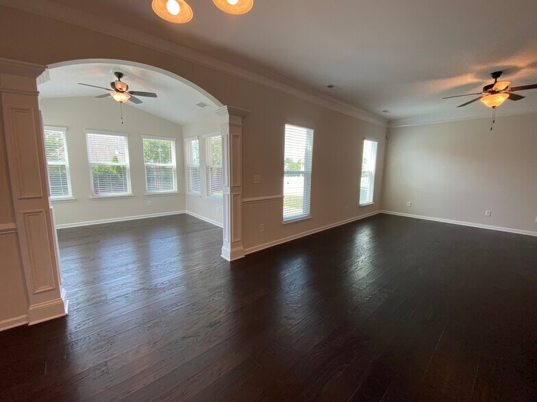 Family room and sunroom - 2076 Waverly Ct