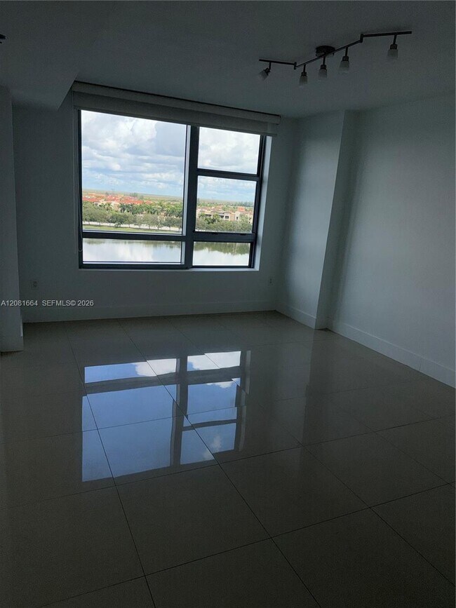Building Photo - 2681 N Flamingo Rd