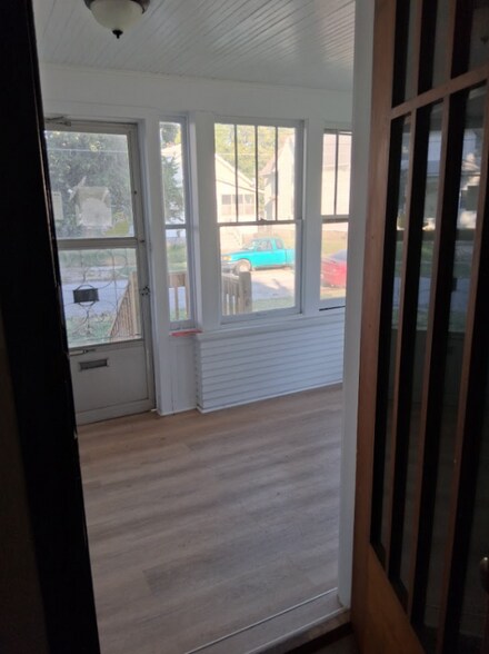 Building Photo - 418 S Hancock Ave