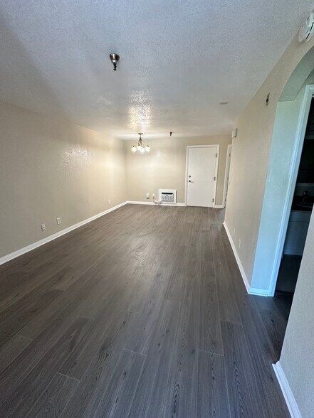 Building Photo - 5252 Orange Ave, #103