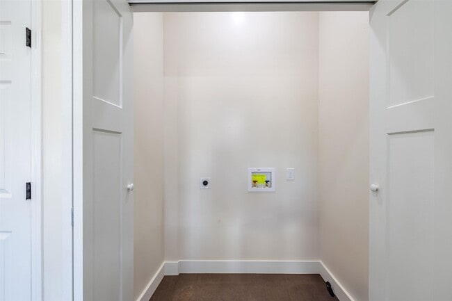 Building Photo - 1061 Shaw Pl