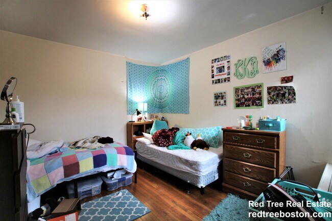 Building Photo - 1999 Commonwealth Ave