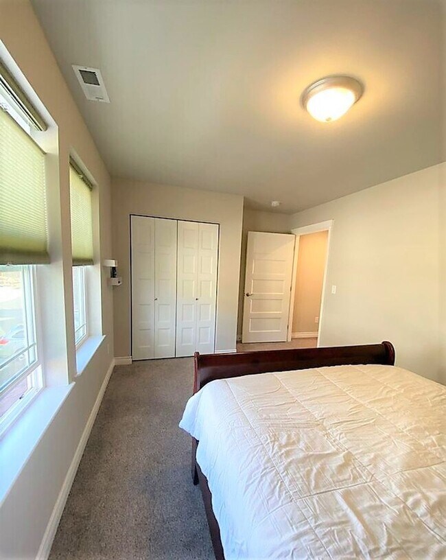 Building Photo - 4318 Blackstone Wy