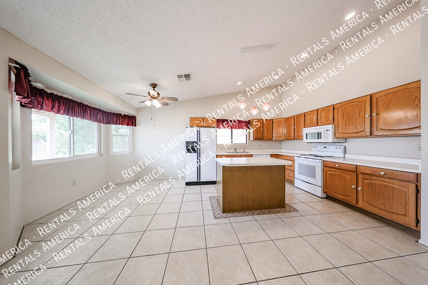 Building Photo - 2720 Leisure World