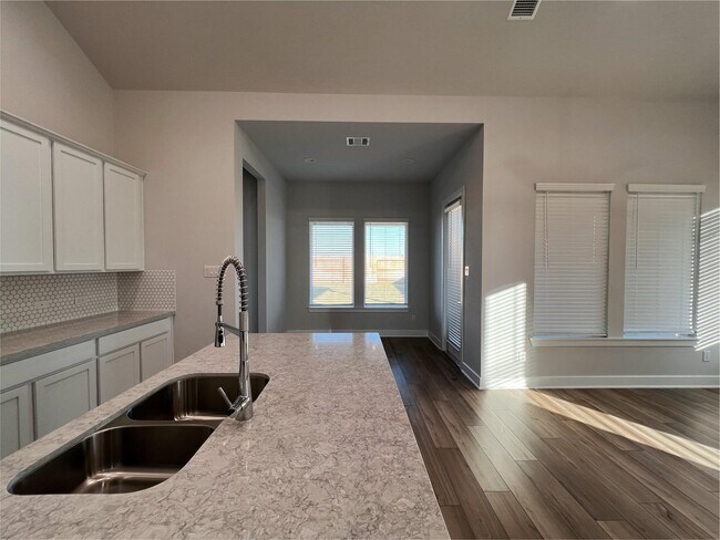 Building Photo - 7618 Coral Lk Dr
