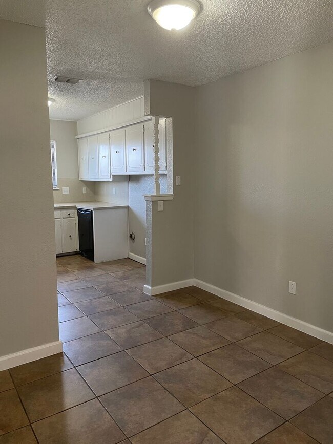 Building Photo - 6917fre