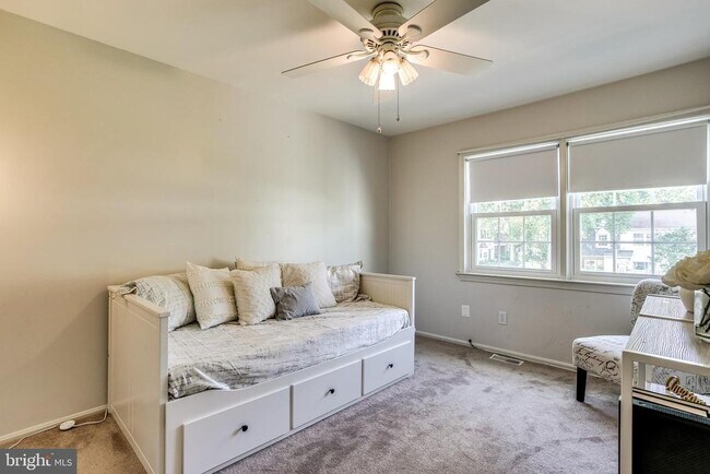 Building Photo - 546 Azalea Dr