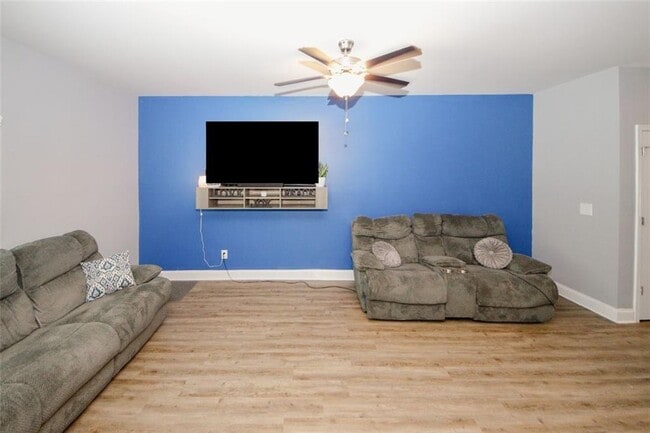 Building Photo - 10162 Benton Woods Dr