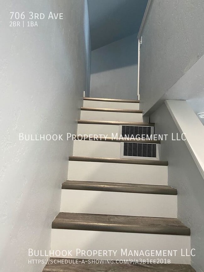 Building Photo - 706 3rd Ave