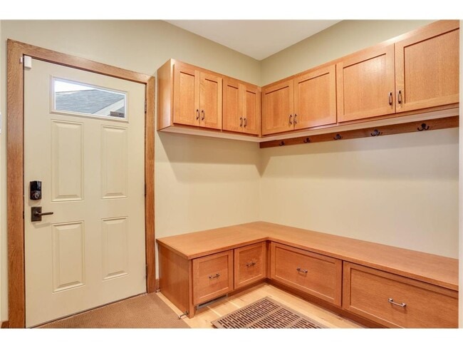 Building Photo - 2012 W Laurel Ave