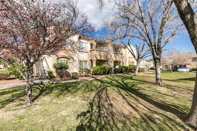 Building Photo - 3400 Cabana Dr