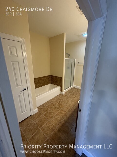 Building Photo - 240 Craigmore Dr