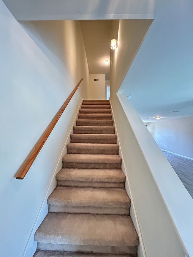 Building Photo - Spacious 2BR Town house in Houma