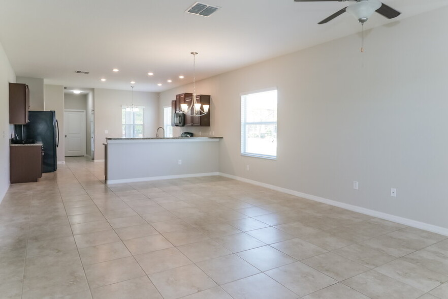 Building Photo - 8745 Park Bench Ct