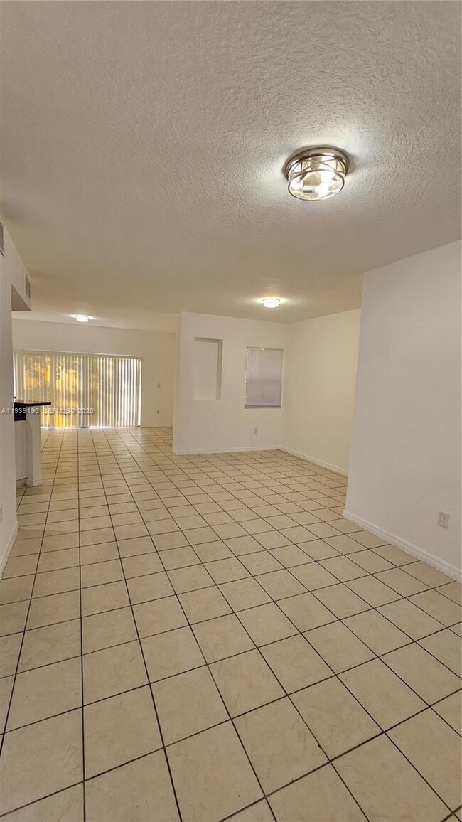 Building Photo - 908 SW 6th Ct