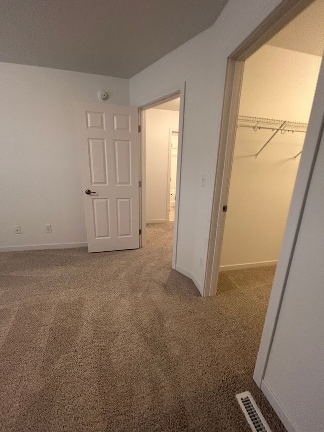 Building Photo - 3 Bed 3 Bath TownHome