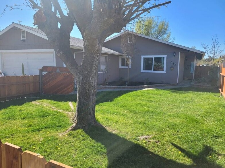 Building Photo - 685 Las Tablas Rd