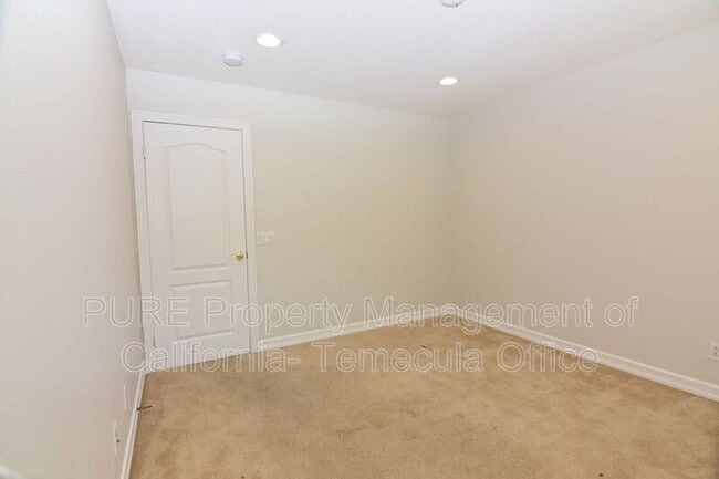 Building Photo - 23626 Applewood Pl