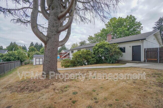 Building Photo - 6904 NE 70th St