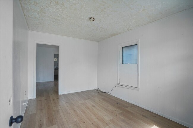 Building Photo - 3003 Amboy St