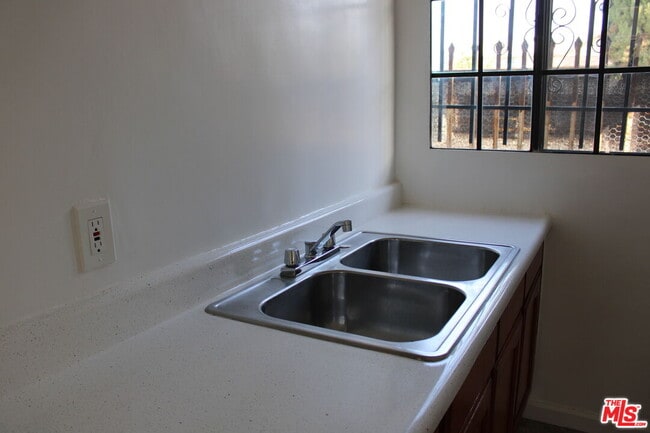 Building Photo - 6340 10th Ave