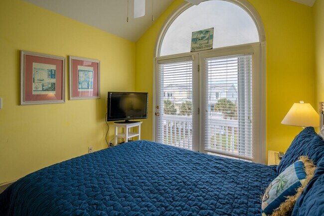 Building Photo - TIME TO SECURE A FURNISHED PROPERTY FOR THE FALL OF '26-SPRING OF '27