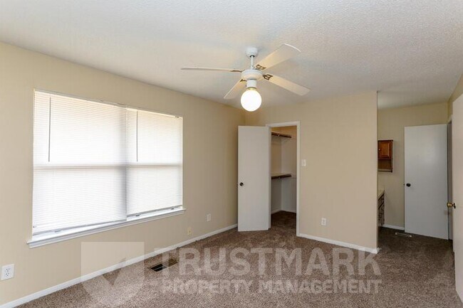 Building Photo - 4506 A Lago Cir