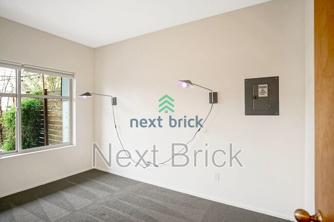 Building Photo - 122 22nd Ave