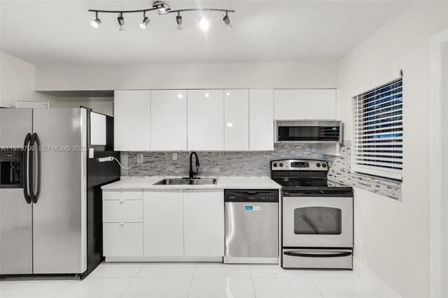 Building Photo - 5655 NE 5th Terrace