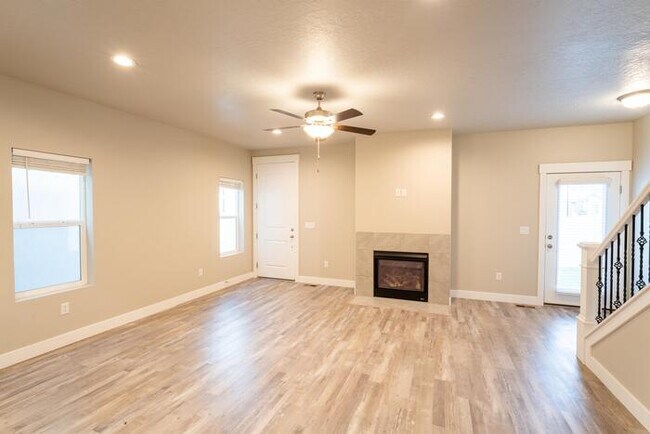 Building Photo - 8676 N Shadow Creek Alley