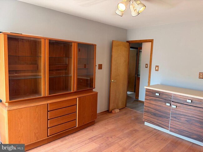 Building Photo - 31 Fairmount Dr
