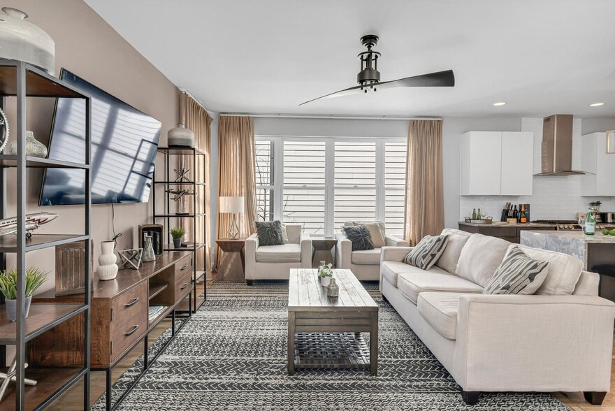 Primary Photo - 1720 14th Ave S