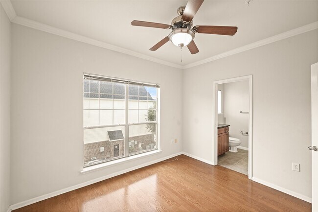 Building Photo - 9200 Westheimer Rd