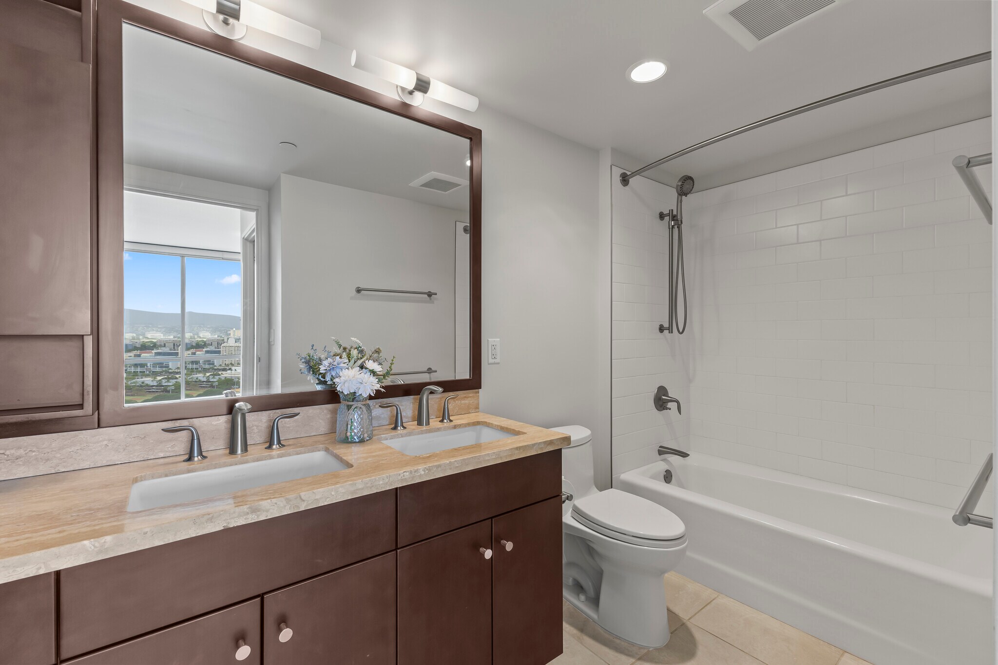 Building Photo - 1189 Waimanu St