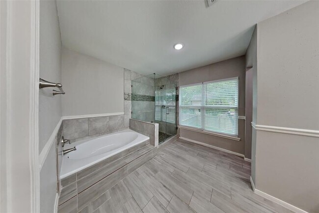 Building Photo - 9219 Palm Shores Dr