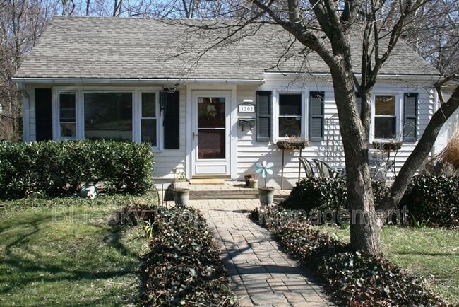 Primary Photo - 1202 Cherry Ave