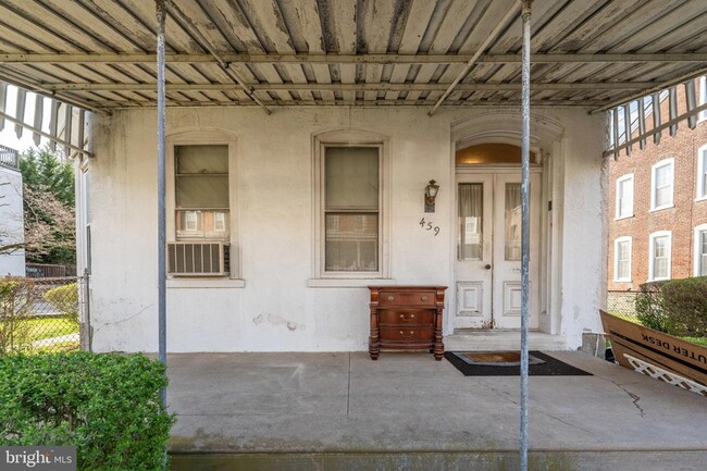 Building Photo - 459 Martin St