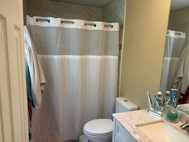 Building Photo - Beautiful 3 Bedroom 2 Bathroom House!!!