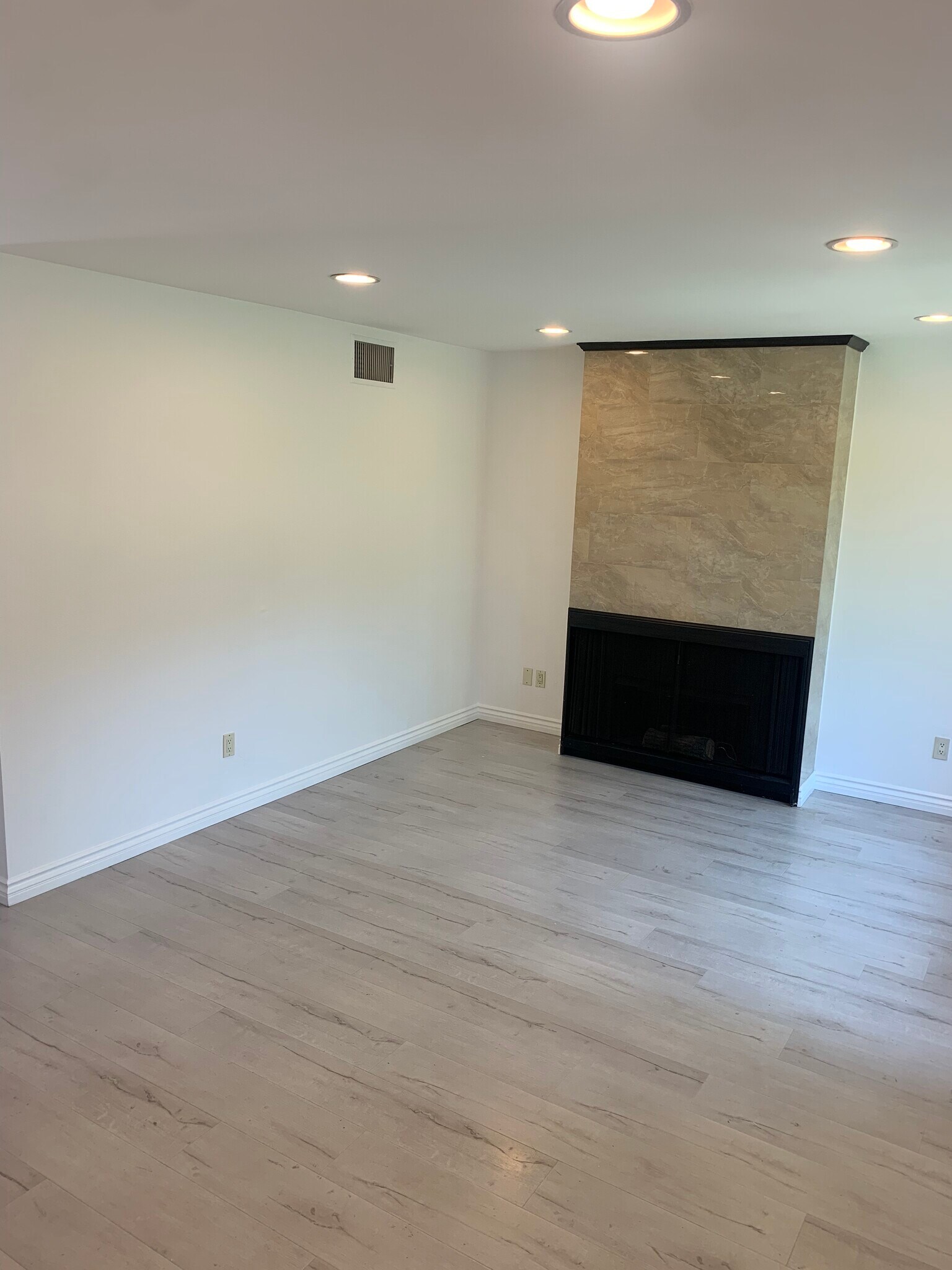 Building Photo - 7560 Corbin Ave