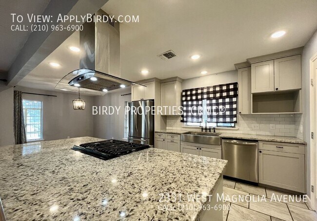 Building Photo - **3 Bed, 2 Bath Home with Detached Garage/...