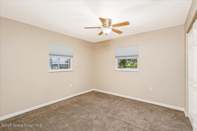 Building Photo - 436 Thrush Dr