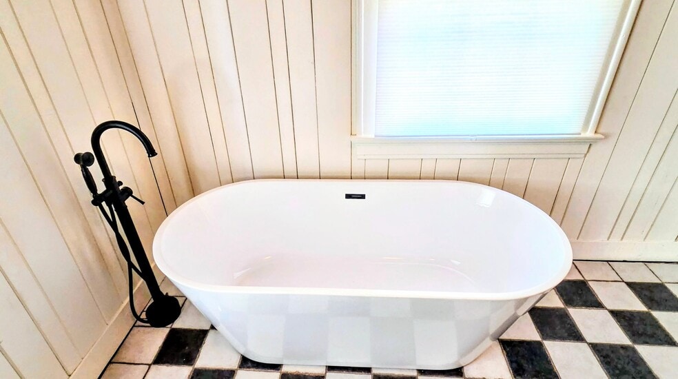 Building Photo - 1355 Magnolia Curve