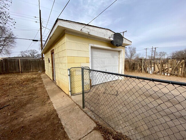 Building Photo - 2308 38th St