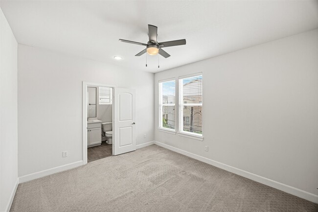 Building Photo - 719 Leverkuhn St