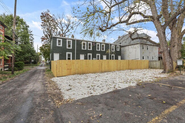 Building Photo - 2486 Findley Ave