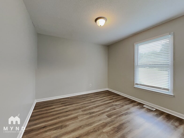 Building Photo - 2004 Benttree Dr